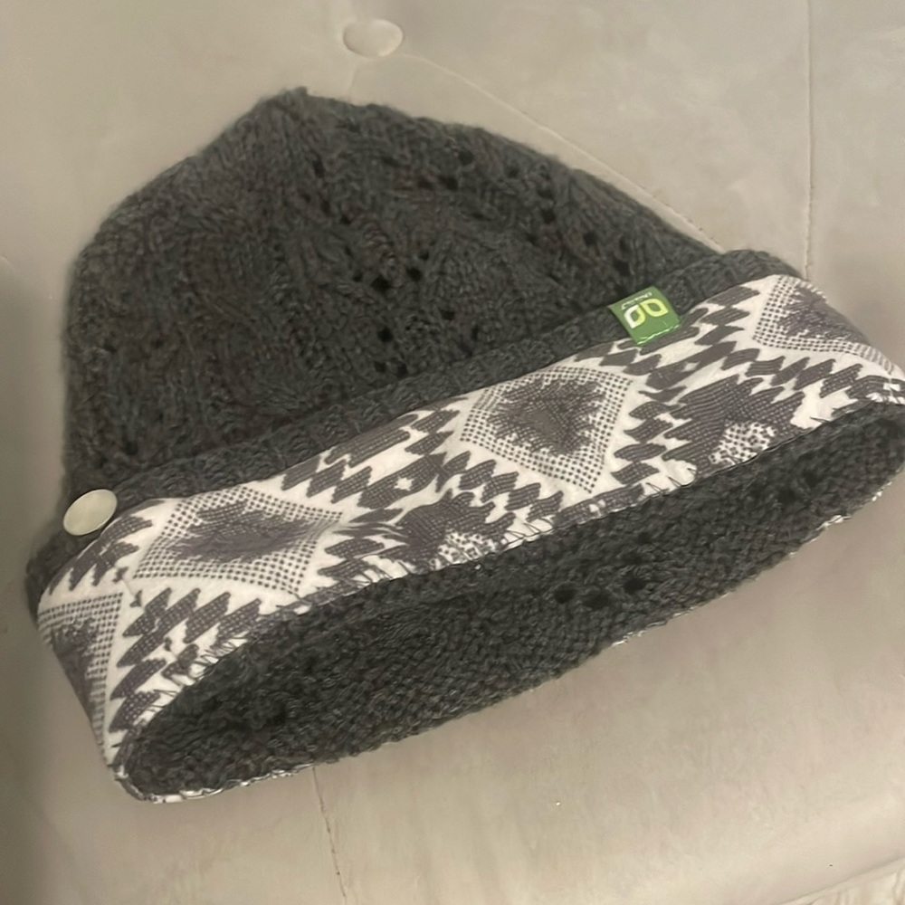 This is J Women’s Toque grey/white